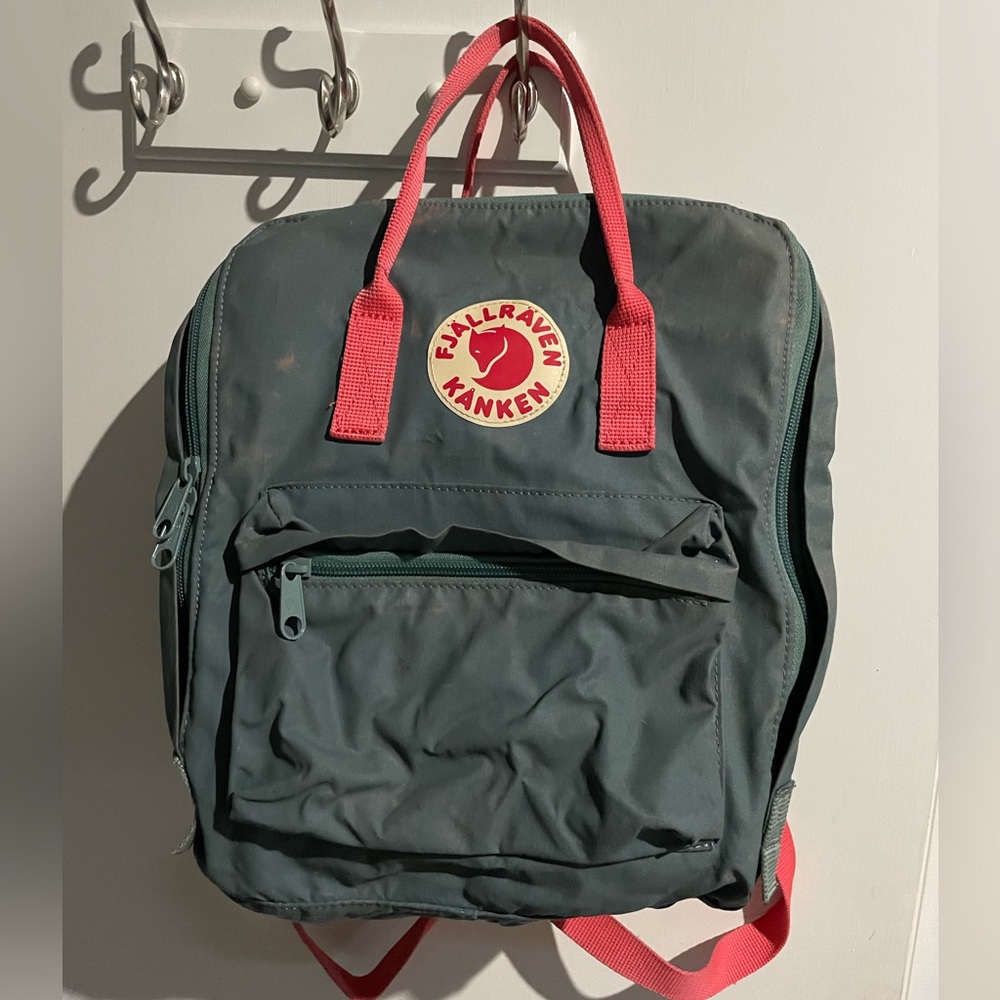 Fjallraven Kanken backpack!!!